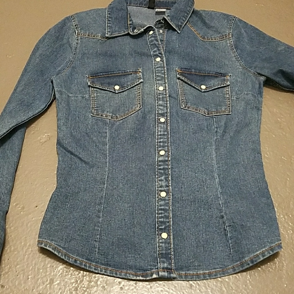 Shirt - Picture 2 of 5